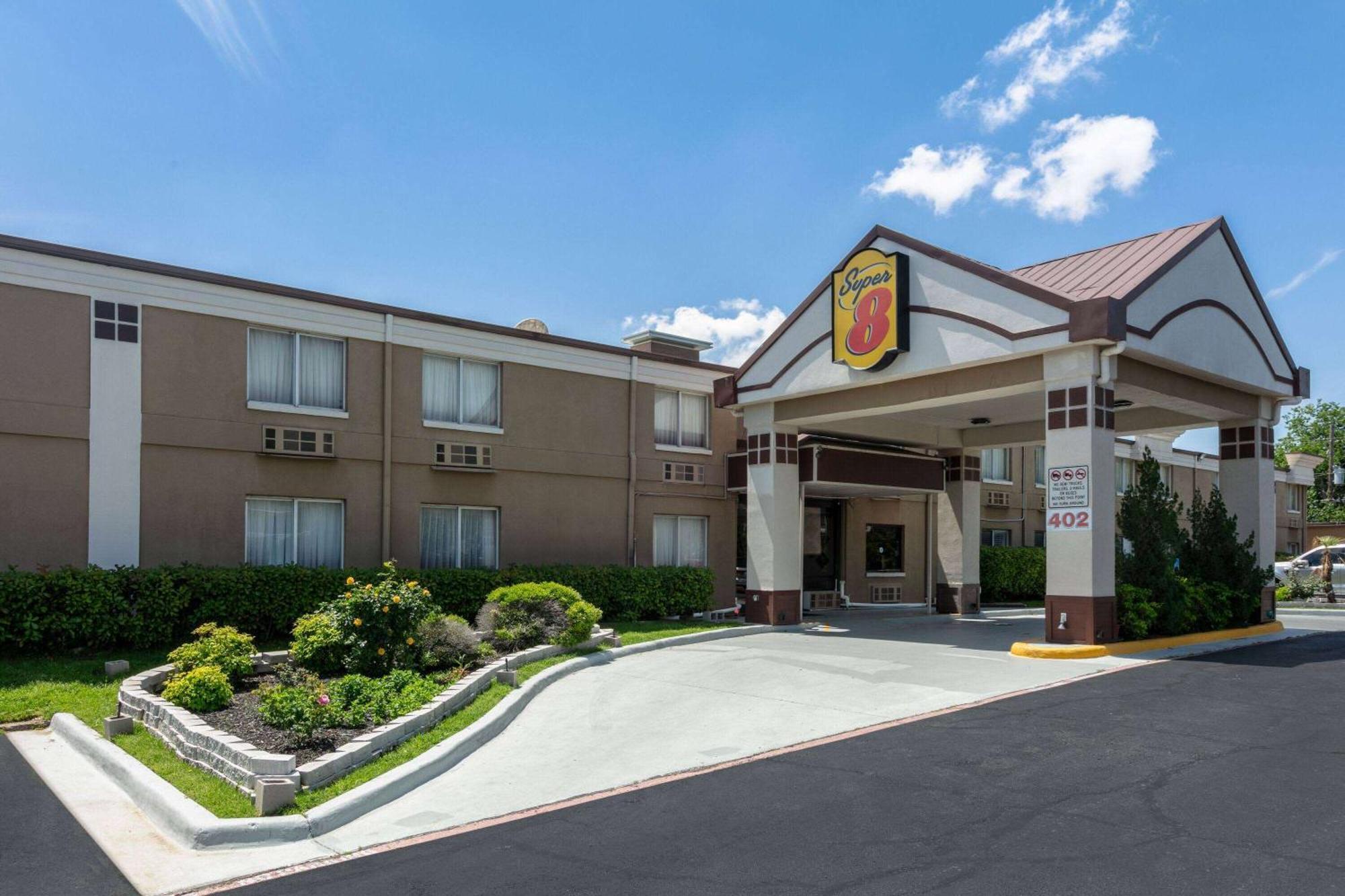 Super 8 By Wyndham Grand Prairie North Motel Kültér fotó